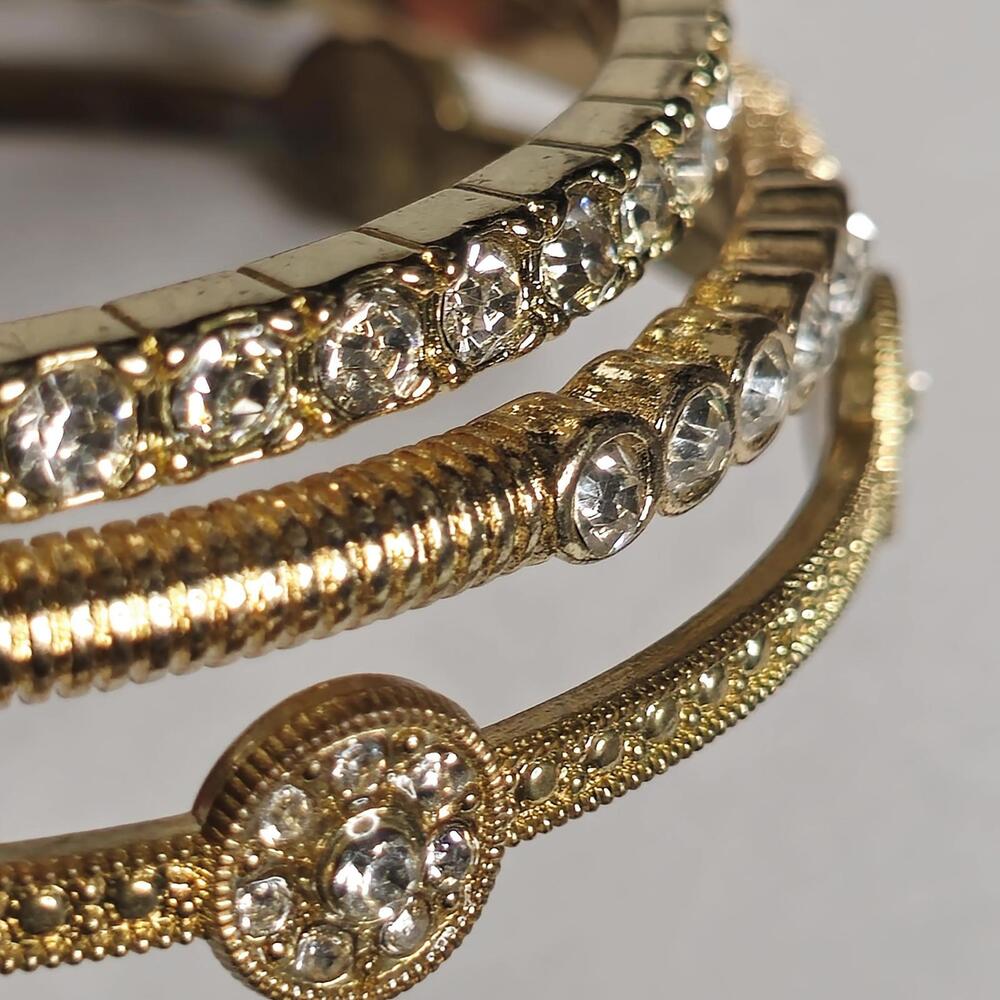 Elegant Gold Bangle Set with Sparkling Diamonds